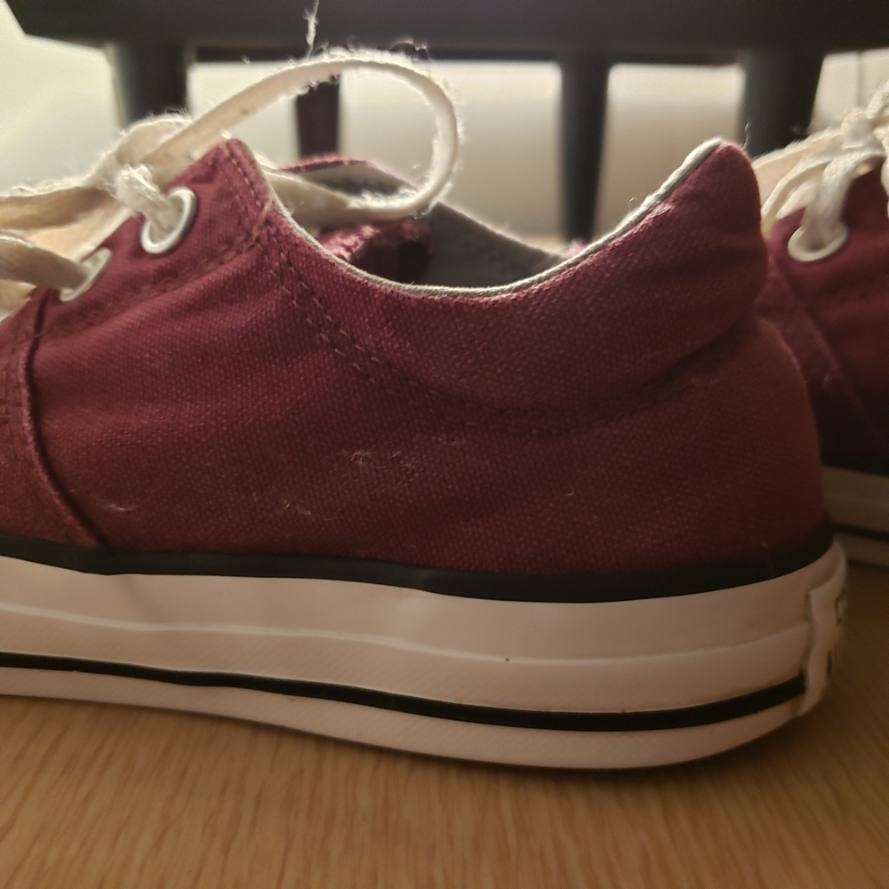 EUC CTAS maroon madison canvas lace kicks (9W; 7M) - Picture 4 of 8